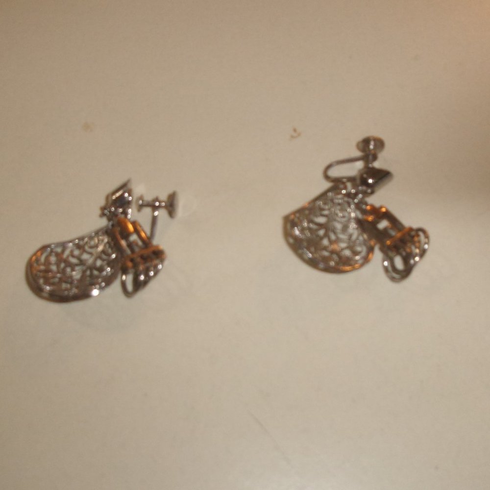 Alice screw clip earrings silver tone dangles